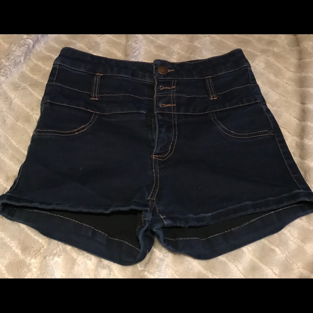 Refuge Shorts Size 2